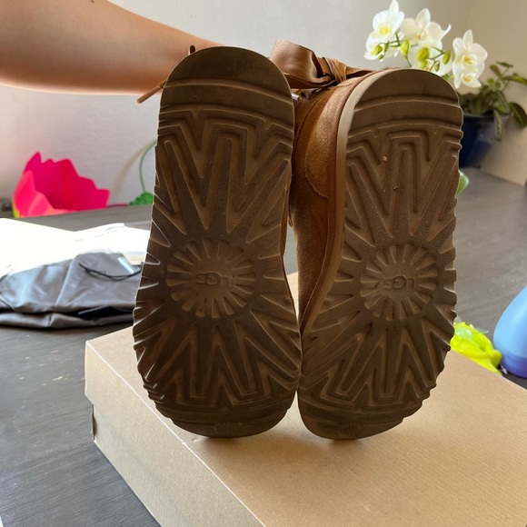 Womens UGG Classic Short Lace Suede Winter Boots Chestnut - Picture 5 of 7